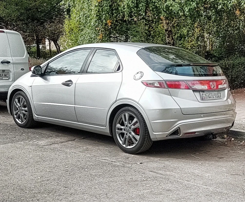 Honda Civic 1.8 i-VTEC, Facelift - изображение 5 | Auto.bg Honda Civic 1.8 i-VTEC, Facelift - изображение 5