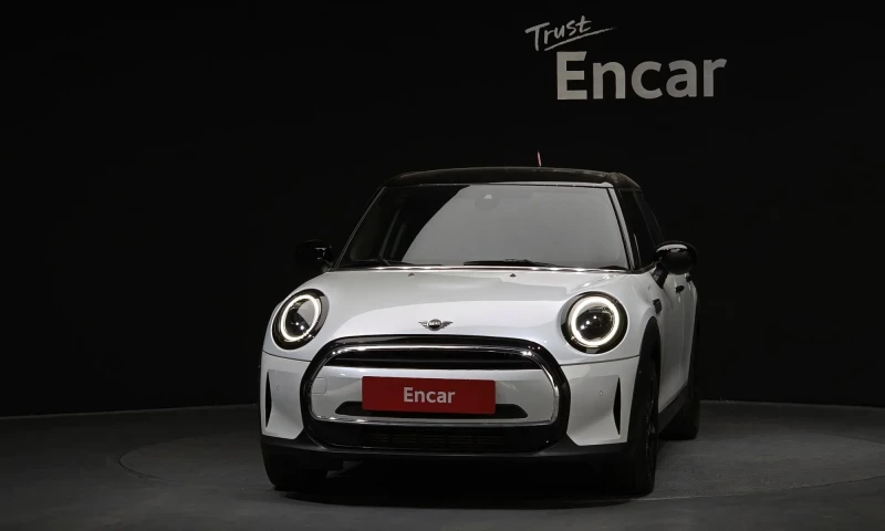 Mini Cooper HEAD-UP * LED * NAVI * КАМЕРА * KEYLESS * CARPLAY - 17600 € / 34422.61 лв. - 39985211 1 | Car24.bg Mini Cooper HEAD-UP * LED * NAVI * КАМЕРА * KEYLESS * CARPLAY - 17600 € / 34422.61 лв. - 39985211 1