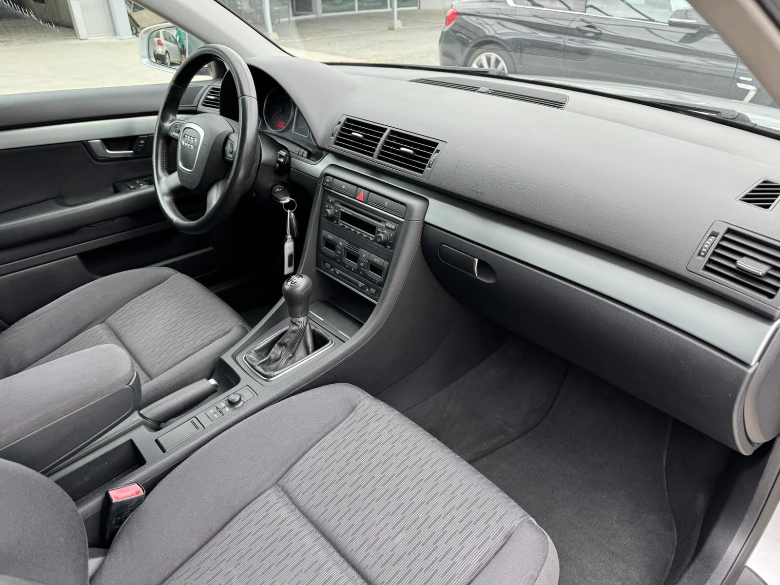 Audi A4 2.0* 140ps* S line* 6ск* НАВИ*  - изображение 10 | Auto.bg Audi A4 2.0* 140ps* S line* 6ск* НАВИ*  - изображение 10