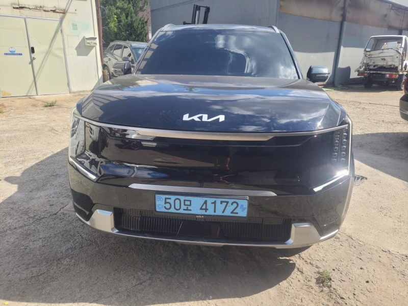 Kia EV9 Long Range 4WD EARTH * DIST * ОБДУХ * - 41700 € - 22383469 1 | Car24.bg Kia EV9 Long Range 4WD EARTH * DIST * ОБДУХ * - 41700 € - 22383469 1