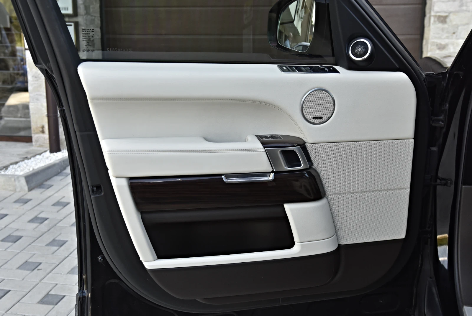 Land Rover Range rover VOGUE/4.4SDV8/AUTOBIOGRAPHY/FULL/ЛИЗИНГ - изображение 10 | Auto.bg Land Rover Range rover VOGUE/4.4SDV8/AUTOBIOGRAPHY/FULL/ЛИЗИНГ - изображение 10