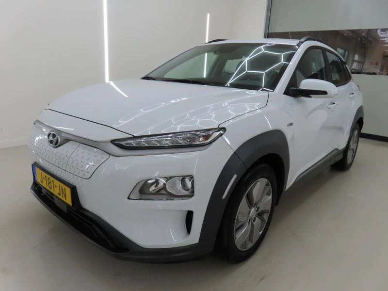 Hyundai Kona 64 kWh - 17300 € / 33835.86 лв. - 69283261 1 | Car24.bg Hyundai Kona 64 kWh - 17300 € / 33835.86 лв. - 69283261 1