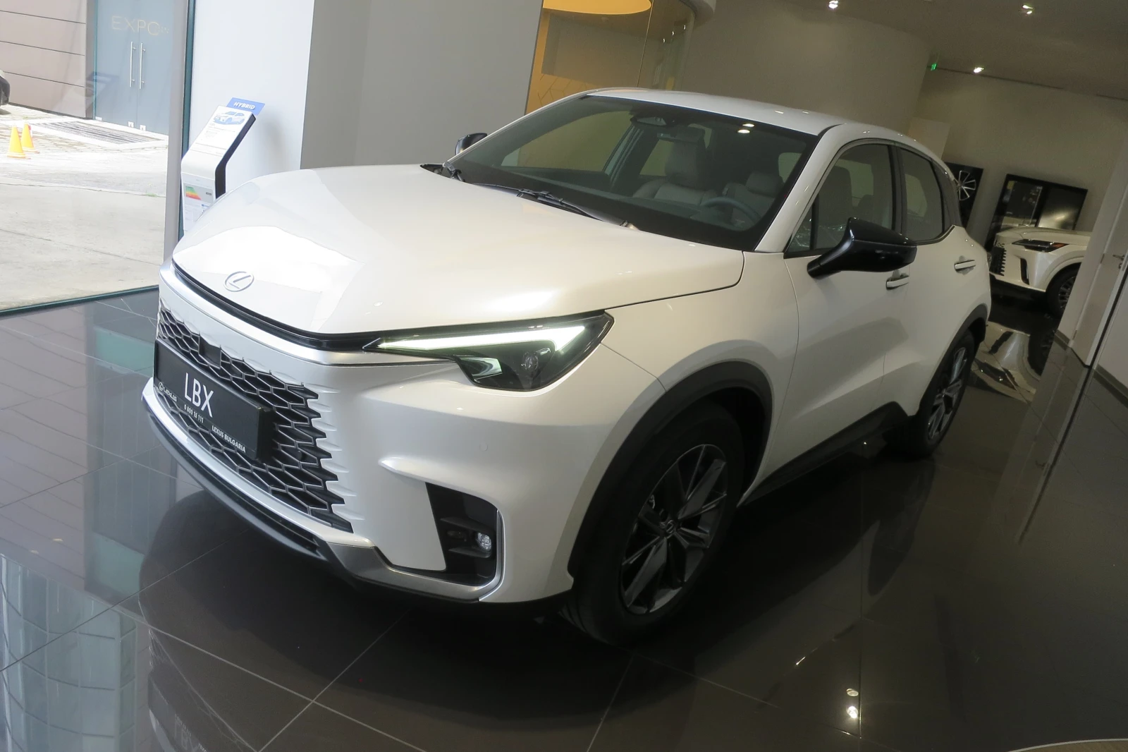 Lexus LBX НАЛИЧЕН от 215 евро/мес Нов 0 км 10г Гаранция | Auto.bg — изображение 1 Lexus LBX НАЛИЧЕН от 215 евро/мес Нов 0 км 10г Гаранция | Auto.bg — изображение 1