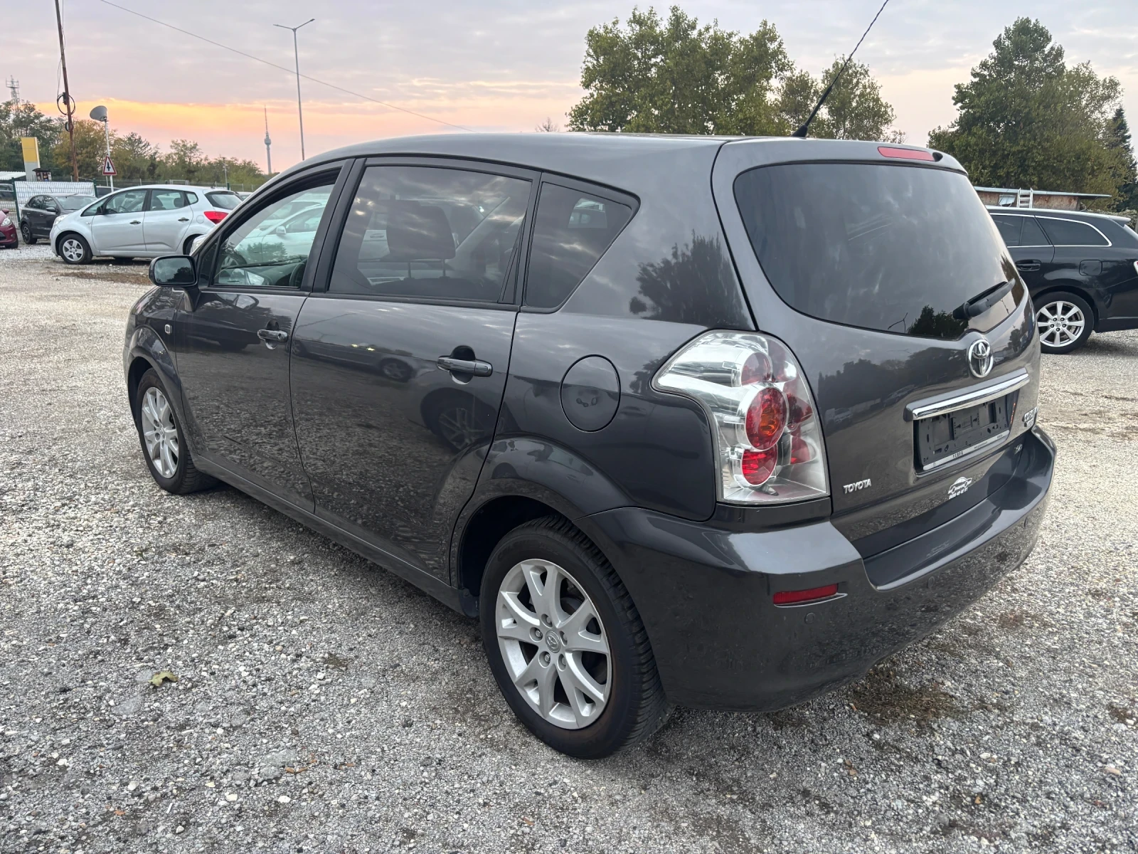 Toyota Corolla verso 2009+ 2.2* 136+ ФЕЙС+ 6ск+ ИТАЛИЯ - изображение 6 | Auto.bg Toyota Corolla verso 2009+ 2.2* 136+ ФЕЙС+ 6ск+ ИТАЛИЯ - изображение 6