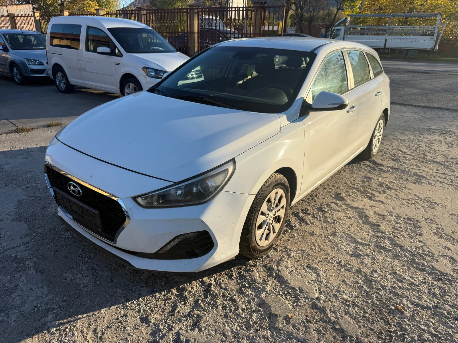 Hyundai I30 Газ заводска 1.4i 100 kc. - изображение 2 | Auto.bg Hyundai I30 Газ заводска 1.4i 100 kc. - изображение 2