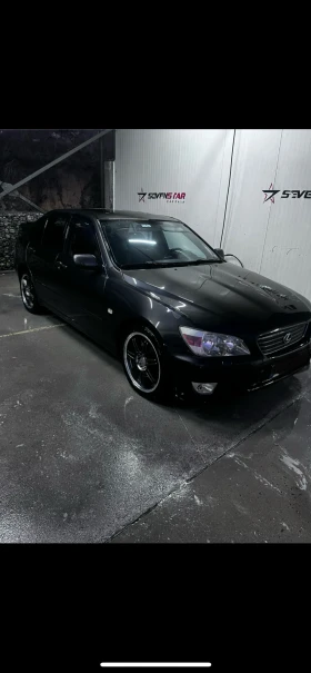 Снимка Lexus IS 200