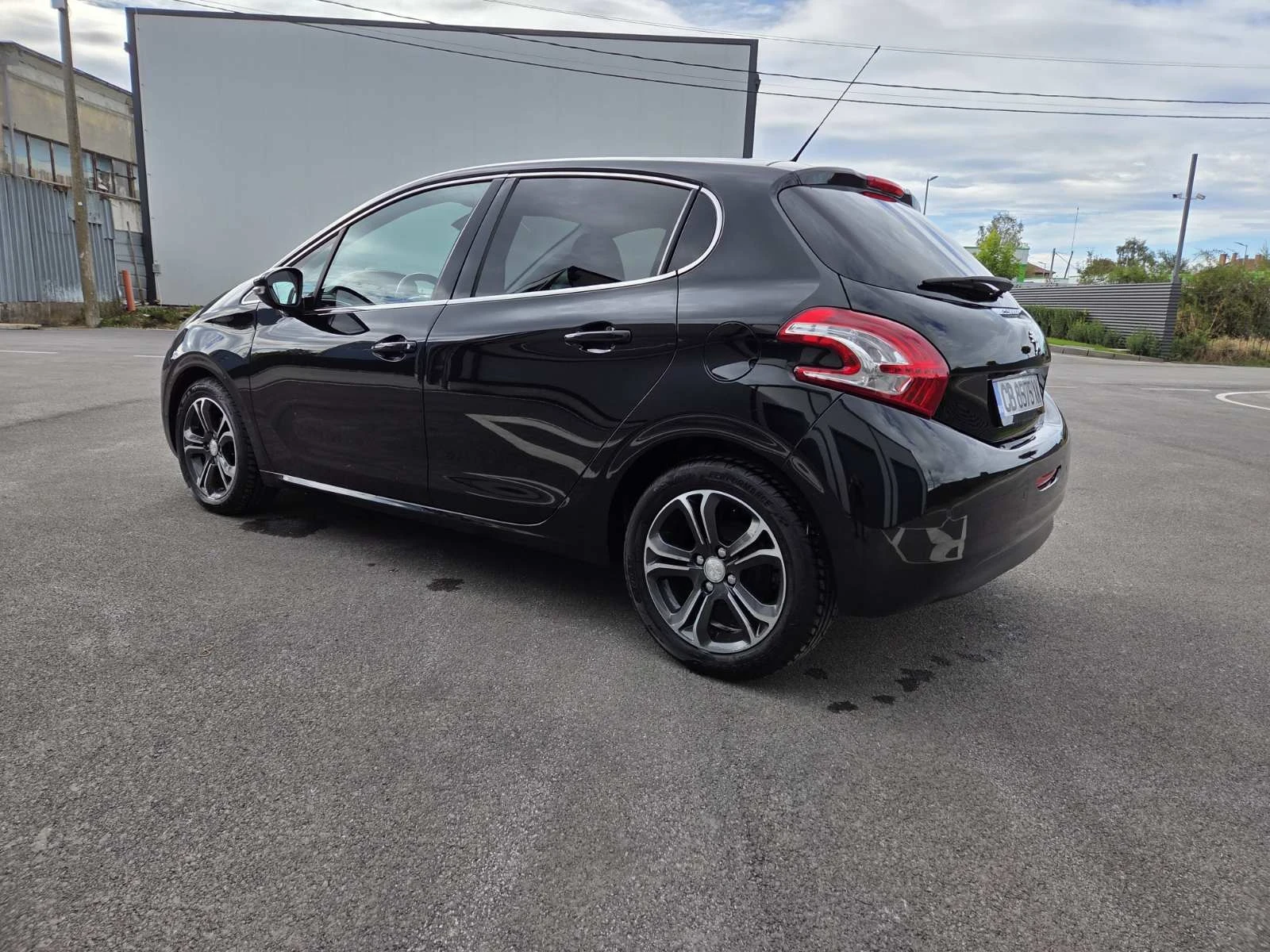 Peugeot 208 1.4HDI ALLURE - изображение 10 | Auto.bg Peugeot 208 1.4HDI ALLURE - изображение 10