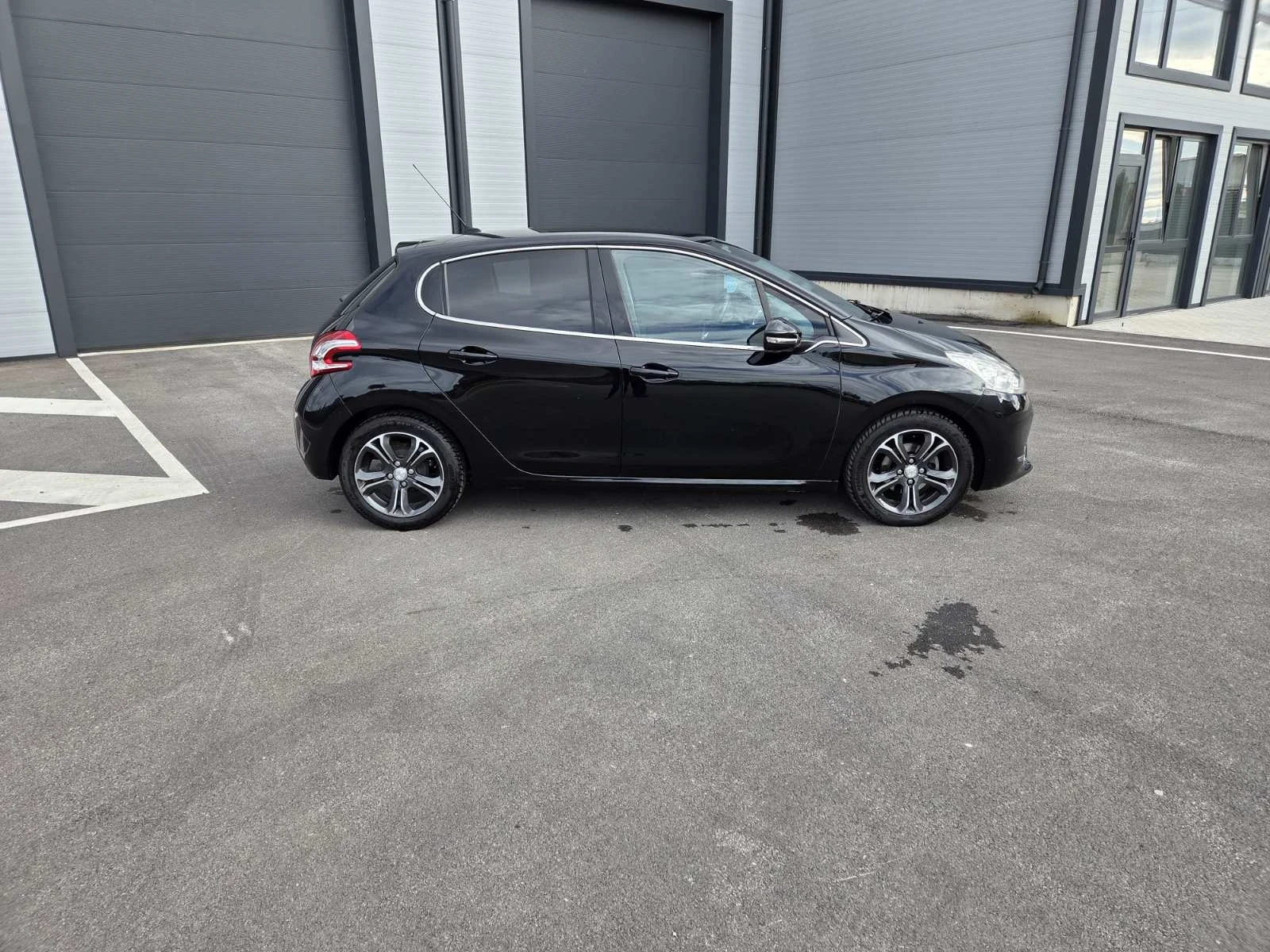 Peugeot 208 1.4HDI ALLURE - изображение 8 | Auto.bg Peugeot 208 1.4HDI ALLURE - изображение 8