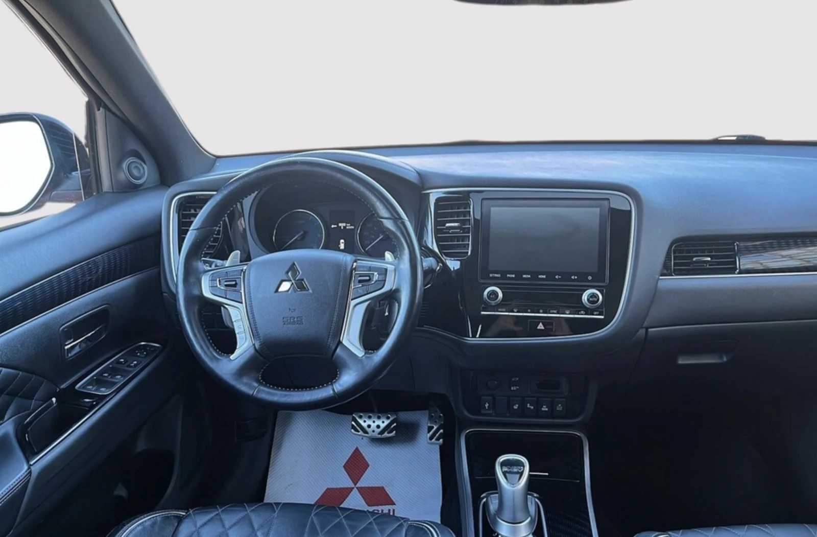 Mitsubishi Outlander PHEV Black Edition - изображение 9 | Auto.bg Mitsubishi Outlander PHEV Black Edition - изображение 9