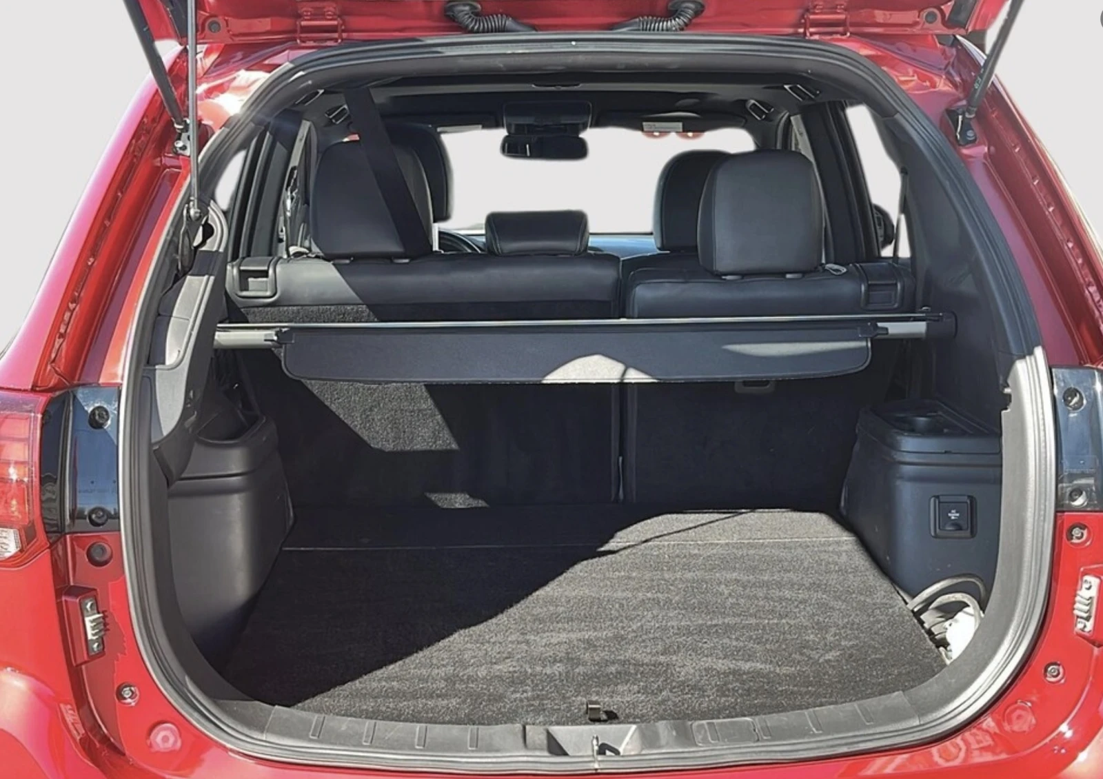 Mitsubishi Outlander PHEV Black Edition - изображение 6 | Auto.bg Mitsubishi Outlander PHEV Black Edition - изображение 6