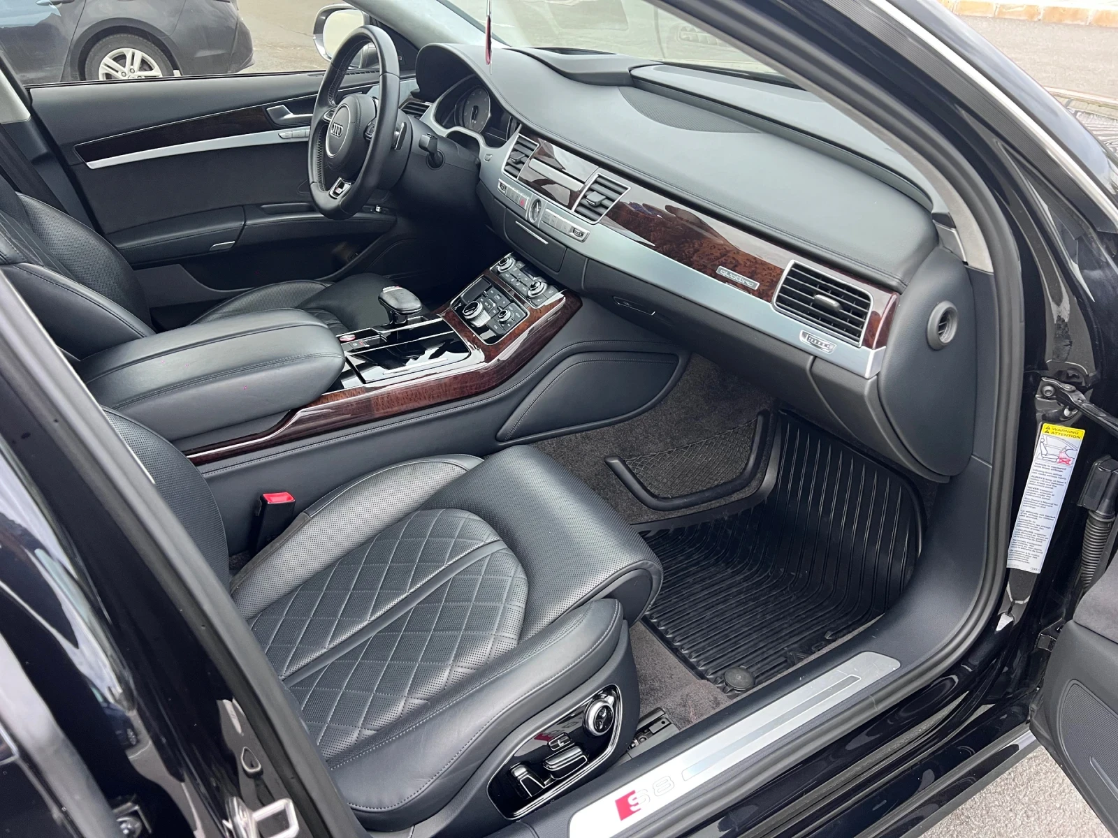 Audi S8 125 000КМ / NIGHT VISION / ОБДУХВАНЕ / 360 КАМЕРИ - изображение 7 | Auto.bg Audi S8 125 000КМ / NIGHT VISION / ОБДУХВАНЕ / 360 КАМЕРИ - изображение 7