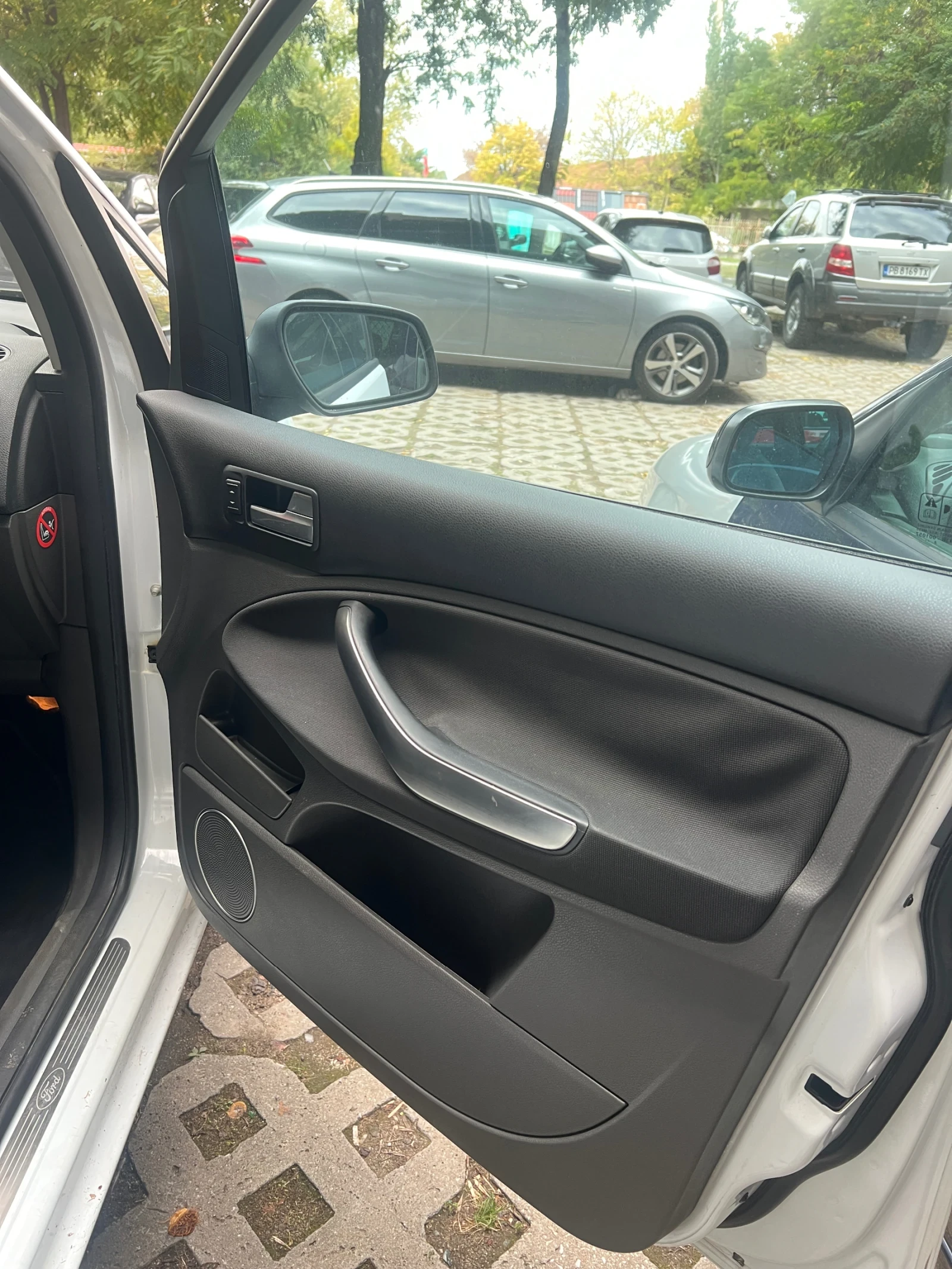 Ford C-max 154Хил.км/TITANIUM/2.0TDC  /АВТОМАТИК/ - изображение 10 | Auto.bg Ford C-max 154Хил.км/TITANIUM/2.0TDC  /АВТОМАТИК/ - изображение 10