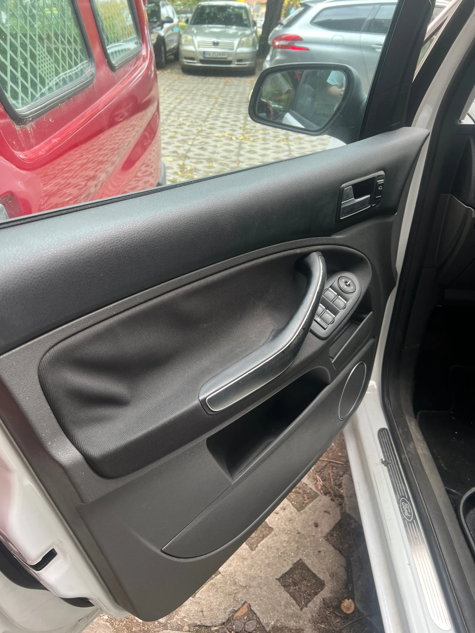 Ford C-max 154Хил.км/TITANIUM/2.0TDC  /АВТОМАТИК/ - изображение 9 | Auto.bg Ford C-max 154Хил.км/TITANIUM/2.0TDC  /АВТОМАТИК/ - изображение 9