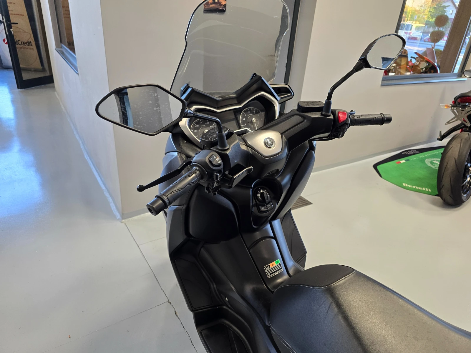 Yamaha X-max 400ie, ABS-TCS, 2018г., 18450км.! - изображение 8 | Auto.bg Yamaha X-max 400ie, ABS-TCS, 2018г., 18450км.! - изображение 8