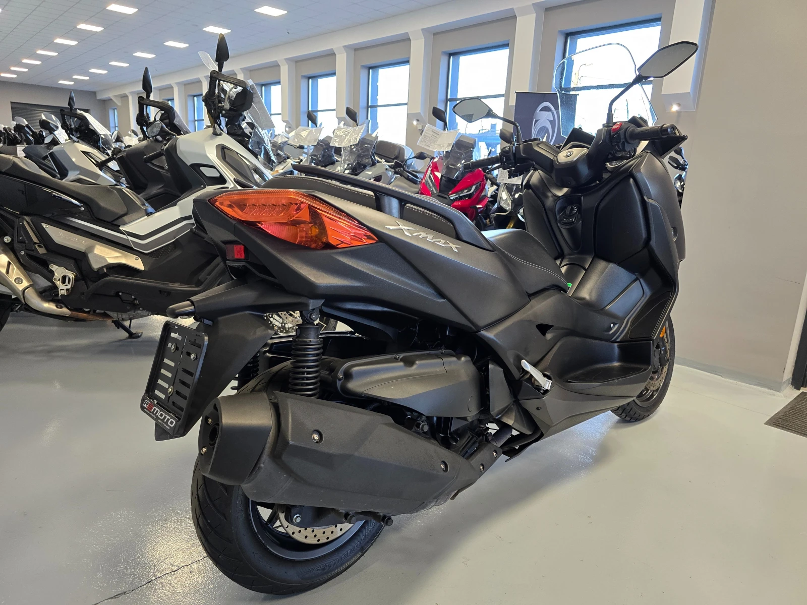 Yamaha X-max 400ie, ABS-TCS, 2018г., 18450км.! - изображение 3 | Auto.bg Yamaha X-max 400ie, ABS-TCS, 2018г., 18450км.! - изображение 3