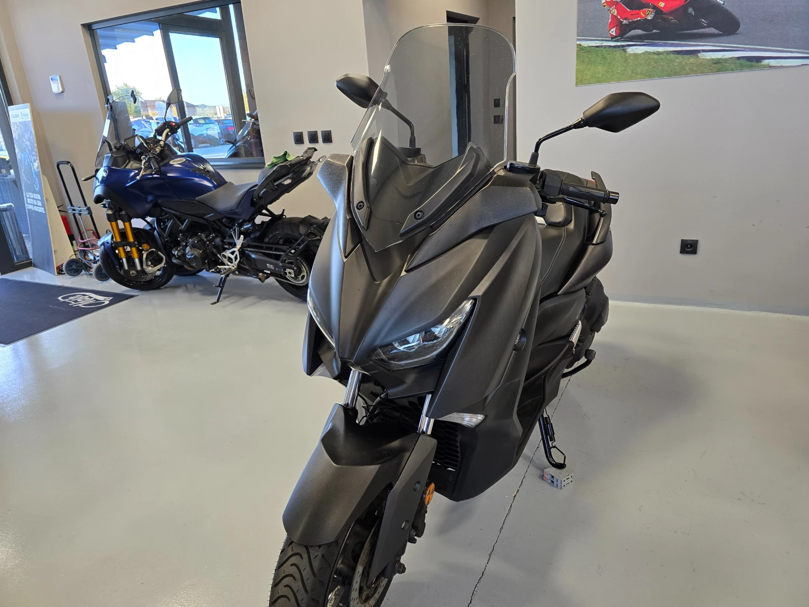 Yamaha X-max 400ie, ABS-TCS, 2018г., 18450км.! - изображение 6 | Auto.bg Yamaha X-max 400ie, ABS-TCS, 2018г., 18450км.! - изображение 6
