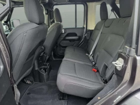 Jeep Wrangler Unlimited * Sahara * АвтоКредит * (ЦЕНА ДО БГ) | Auto.bg — изображение 16 Jeep Wrangler Unlimited * Sahara * АвтоКредит * (ЦЕНА ДО БГ) | Auto.bg — изображение 16
