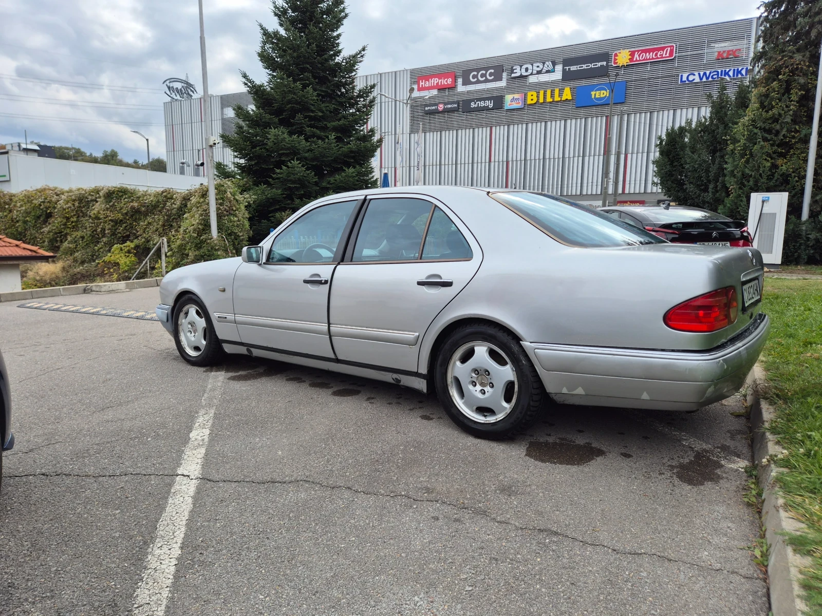 Mercedes-Benz E 300 Avantgarde  - изображение 5 | Auto.bg Mercedes-Benz E 300 Avantgarde  - изображение 5