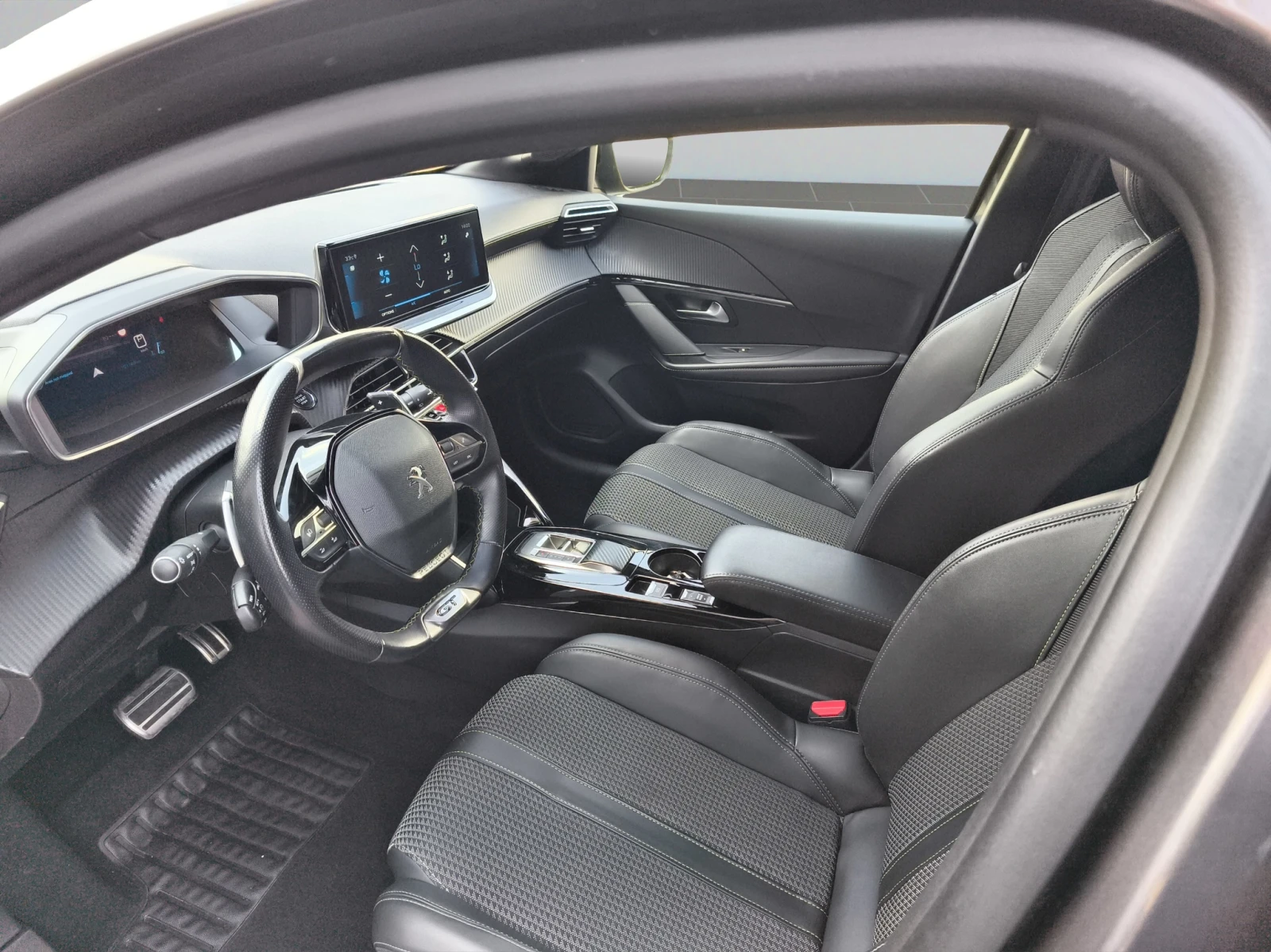 Peugeot 208 КЛИЕНТСКИ АВТОМОБИЛ - изображение 10 | Auto.bg Peugeot 208 КЛИЕНТСКИ АВТОМОБИЛ - изображение 10