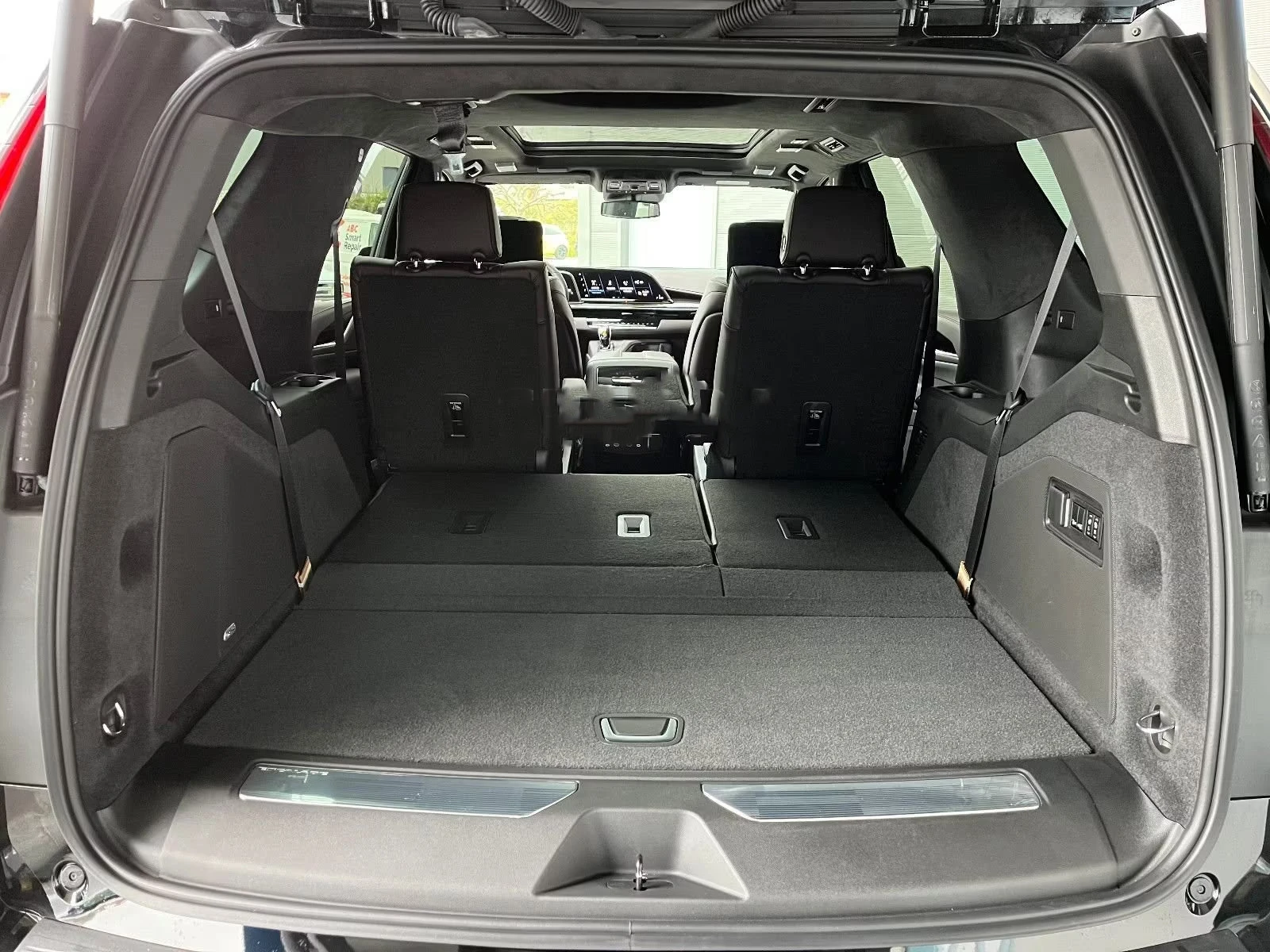 Cadillac Escalade V8 Premium Lux.Platinum - изображение 10 | Auto.bg Cadillac Escalade V8 Premium Lux.Platinum - изображение 10