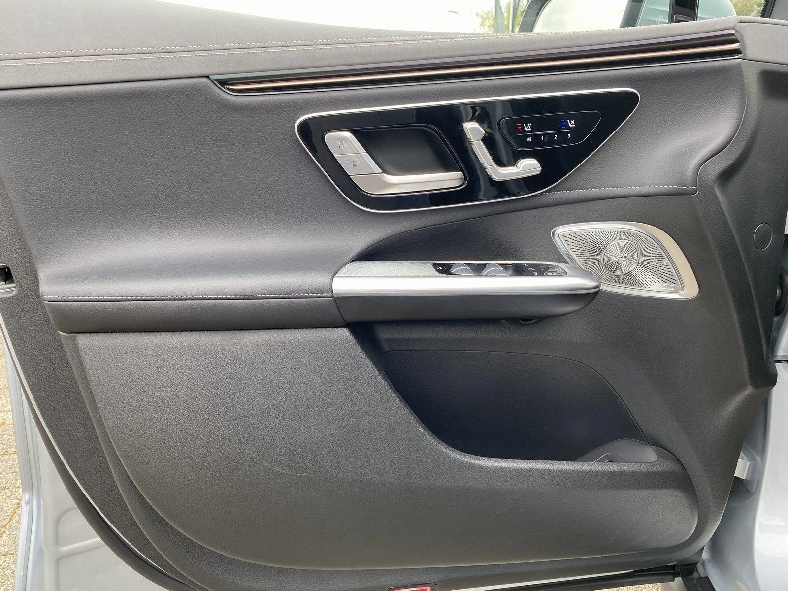 Mercedes-Benz EQE 500 SUV/AMG/4-MATIC/BURM/PANO/HEAD UP/DIGITAL LIG/ - изображение 8 | Auto.bg Mercedes-Benz EQE 500 SUV/AMG/4-MATIC/BURM/PANO/HEAD UP/DIGITAL LIG/ - изображение 8