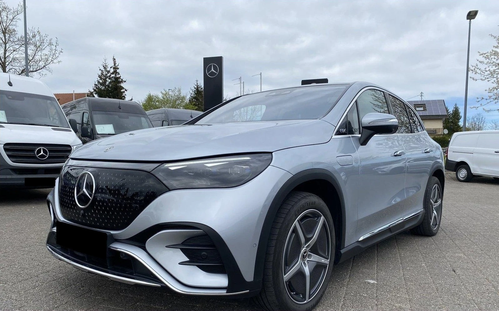 Mercedes-Benz EQE 500 SUV/AMG/4-MATIC/BURM/PANO/HEAD UP/DIGITAL LIG/ - изображение 2 | Auto.bg Mercedes-Benz EQE 500 SUV/AMG/4-MATIC/BURM/PANO/HEAD UP/DIGITAL LIG/ - изображение 2