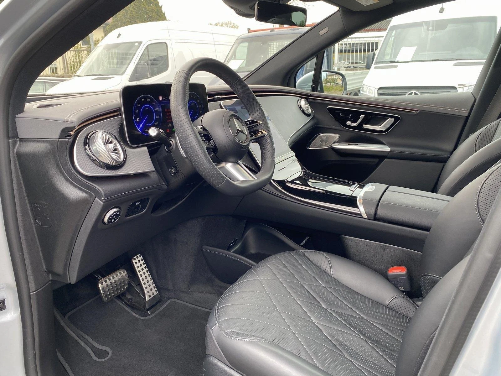 Mercedes-Benz EQE 500 SUV/AMG/4-MATIC/BURM/PANO/HEAD UP/DIGITAL LIG/ - изображение 9 | Auto.bg Mercedes-Benz EQE 500 SUV/AMG/4-MATIC/BURM/PANO/HEAD UP/DIGITAL LIG/ - изображение 9