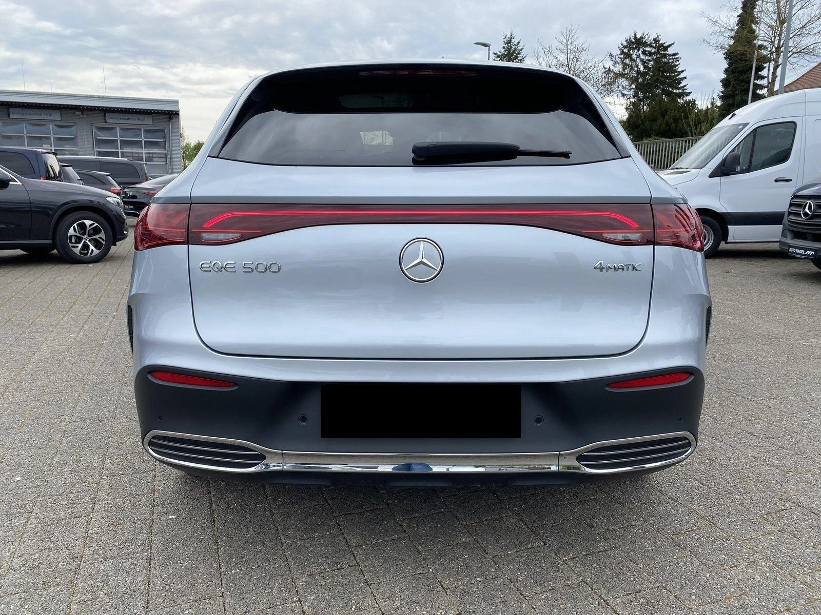 Mercedes-Benz EQE 500 SUV/AMG/4-MATIC/BURM/PANO/HEAD UP/DIGITAL LIG/ - изображение 4 | Auto.bg Mercedes-Benz EQE 500 SUV/AMG/4-MATIC/BURM/PANO/HEAD UP/DIGITAL LIG/ - изображение 4