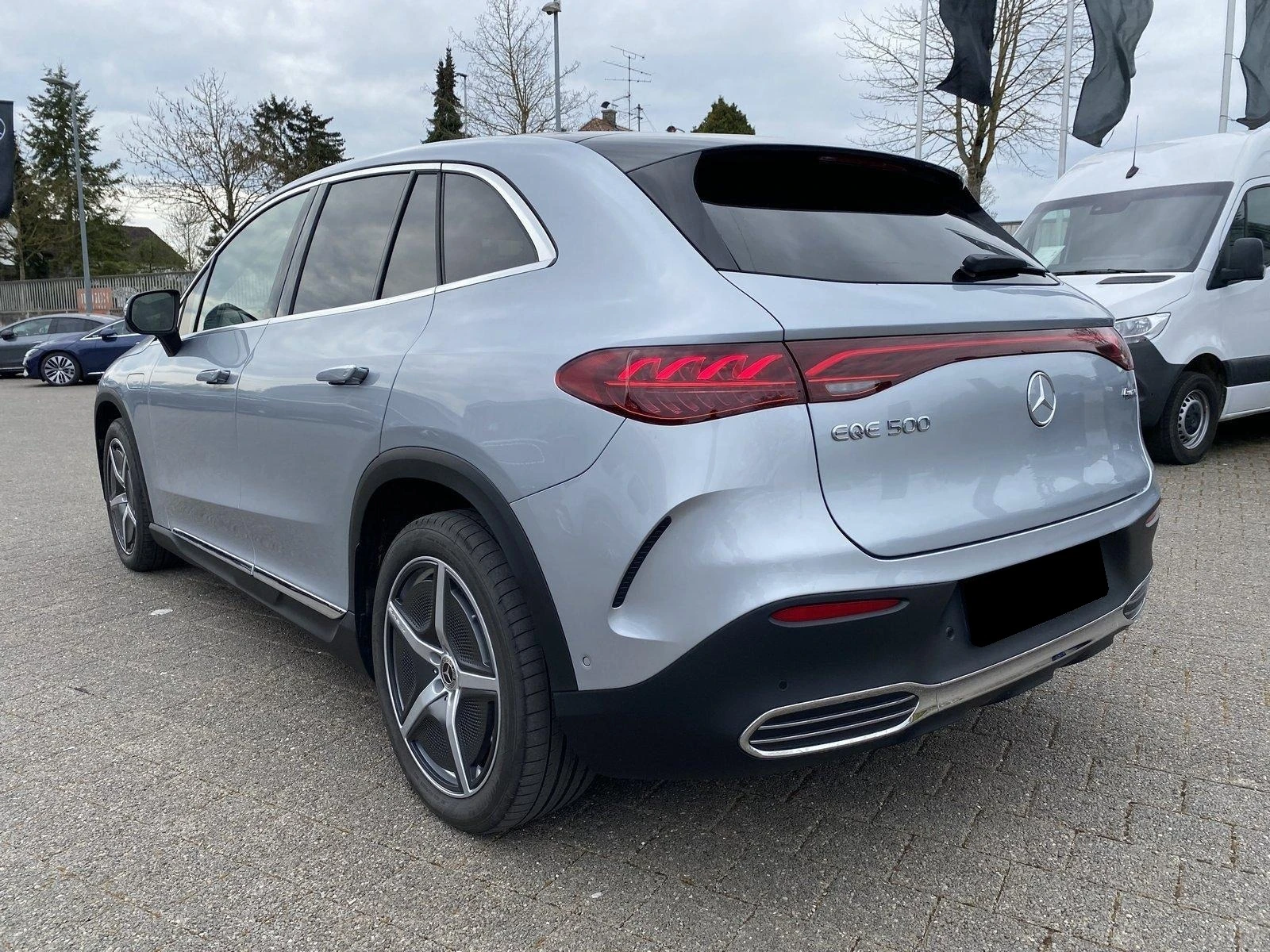 Mercedes-Benz EQE 500 SUV/AMG/4-MATIC/BURM/PANO/HEAD UP/DIGITAL LIG/ - изображение 3 | Auto.bg Mercedes-Benz EQE 500 SUV/AMG/4-MATIC/BURM/PANO/HEAD UP/DIGITAL LIG/ - изображение 3
