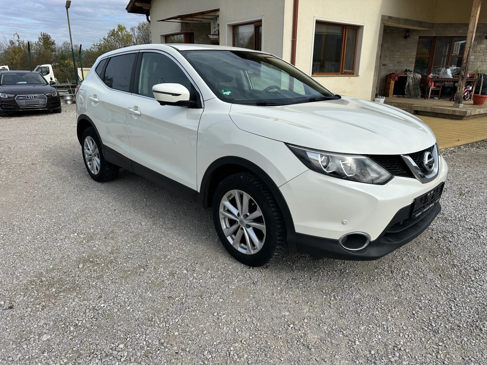 Nissan Qashqai 1.2 I  360 -TEKNA - изображение 4 | Auto.bg Nissan Qashqai 1.2 I  360 -TEKNA - изображение 4