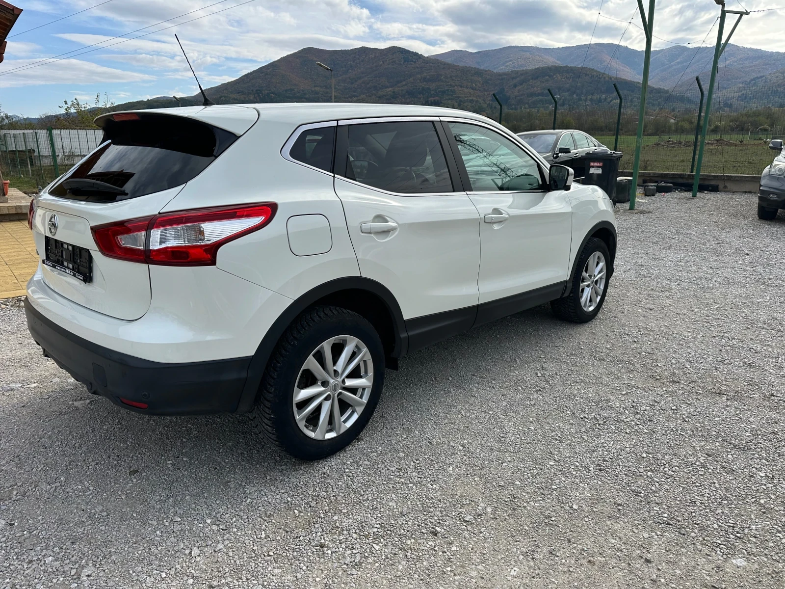 Nissan Qashqai 1.2 I  360 -TEKNA - изображение 3 | Auto.bg Nissan Qashqai 1.2 I  360 -TEKNA - изображение 3