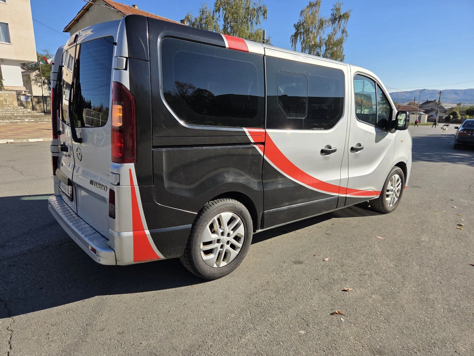Opel Vivaro 1.6 CDTI 9 МЕСТА *  ТОП СЪСТОЯНИЕ - изображение 3 | Auto.bg Opel Vivaro 1.6 CDTI 9 МЕСТА *  ТОП СЪСТОЯНИЕ - изображение 3