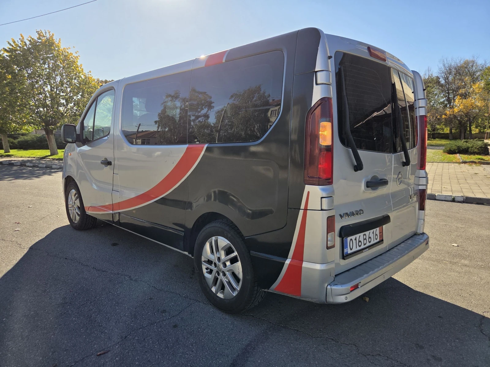 Opel Vivaro 1.6 CDTI 9 МЕСТА *  ТОП СЪСТОЯНИЕ - изображение 7 | Auto.bg Opel Vivaro 1.6 CDTI 9 МЕСТА *  ТОП СЪСТОЯНИЕ - изображение 7