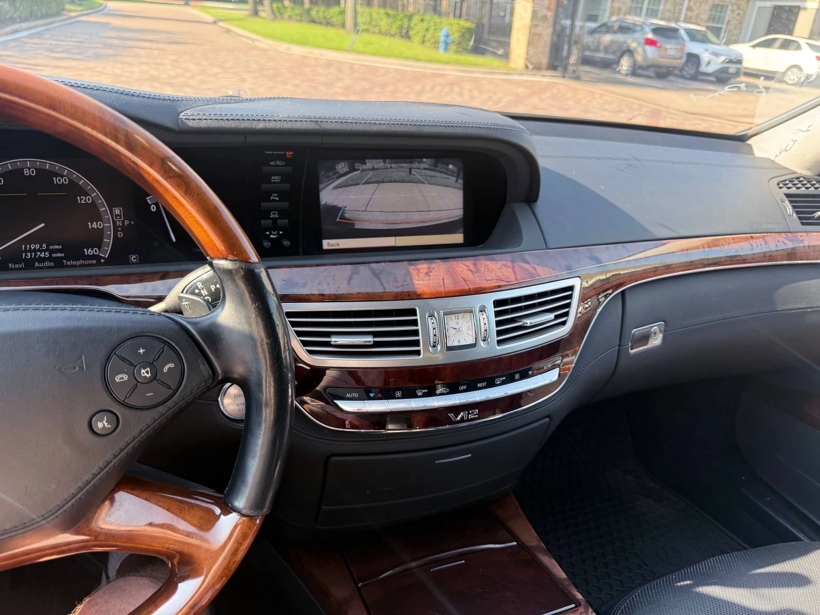 Mercedes-Benz S 600 * FULLY LOADED* Clean carfax*  - изображение 10 | Auto.bg Mercedes-Benz S 600 * FULLY LOADED* Clean carfax*  - изображение 10