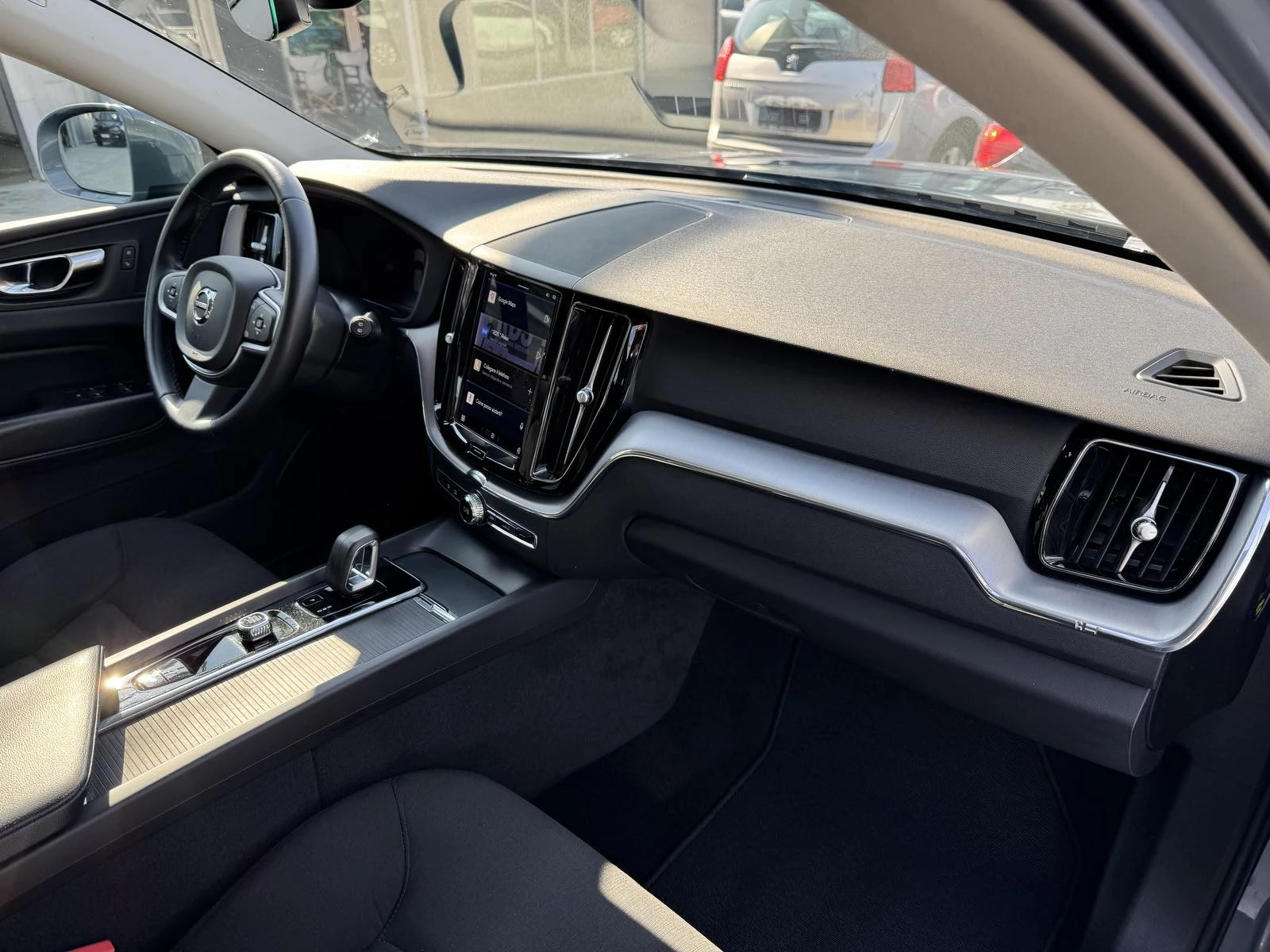 Volvo XC60 197ps* Hybrid* Nardo* LED* НАВИ* КАМЕРА*  - изображение 10 | Auto.bg Volvo XC60 197ps* Hybrid* Nardo* LED* НАВИ* КАМЕРА*  - изображение 10