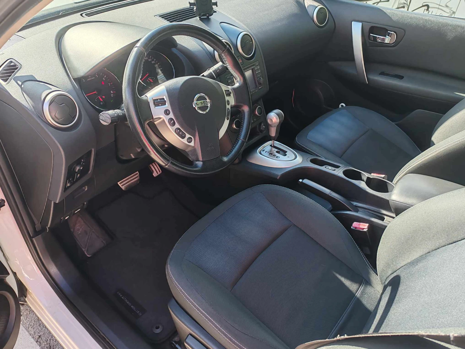 Nissan Qashqai 2.0 // Панорама - изображение 7 | Auto.bg Nissan Qashqai 2.0 // Панорама - изображение 7