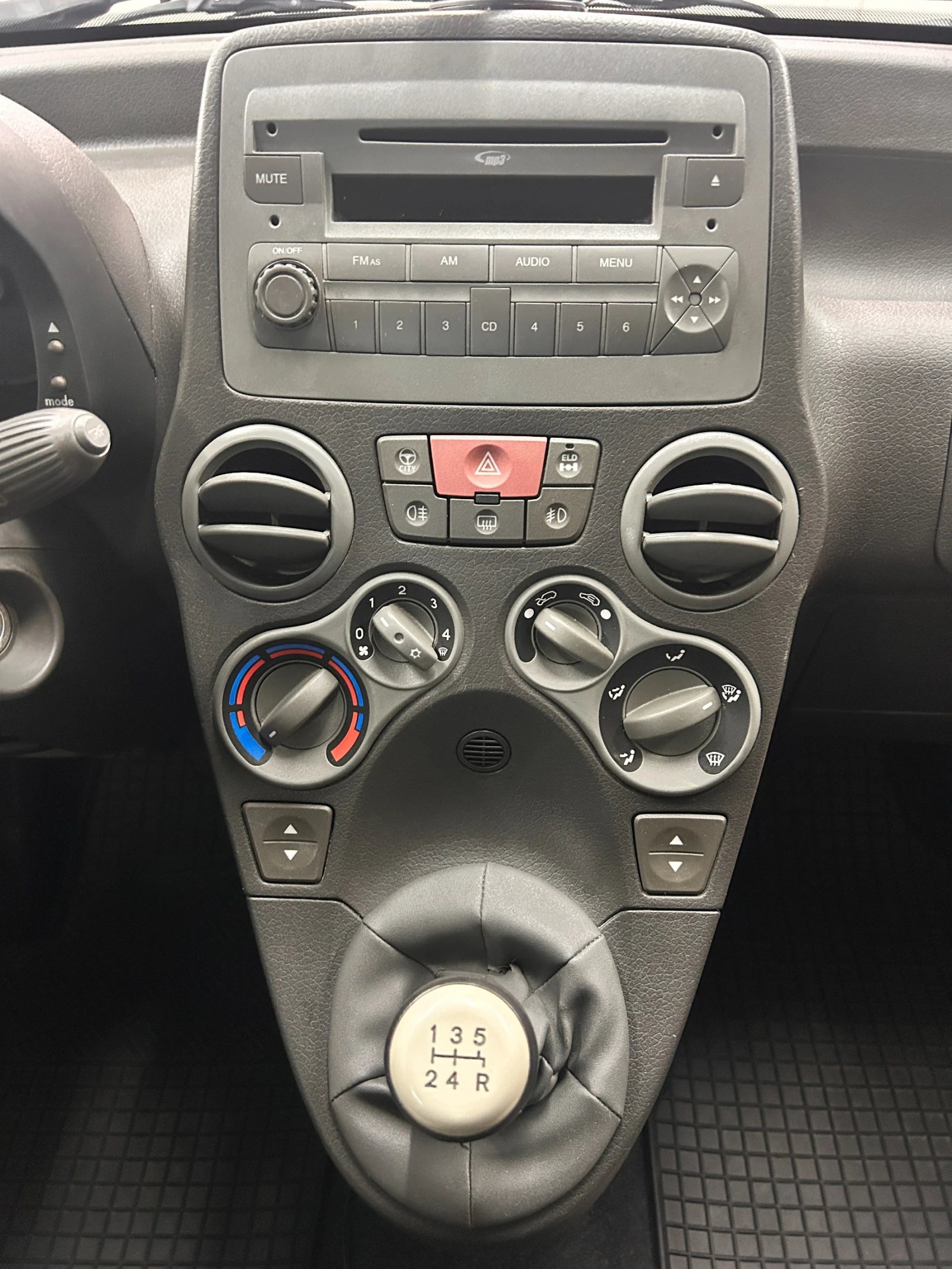 Fiat Panda 1.2i 4x4 Freestyle - изображение 9 | Auto.bg Fiat Panda 1.2i 4x4 Freestyle - изображение 9