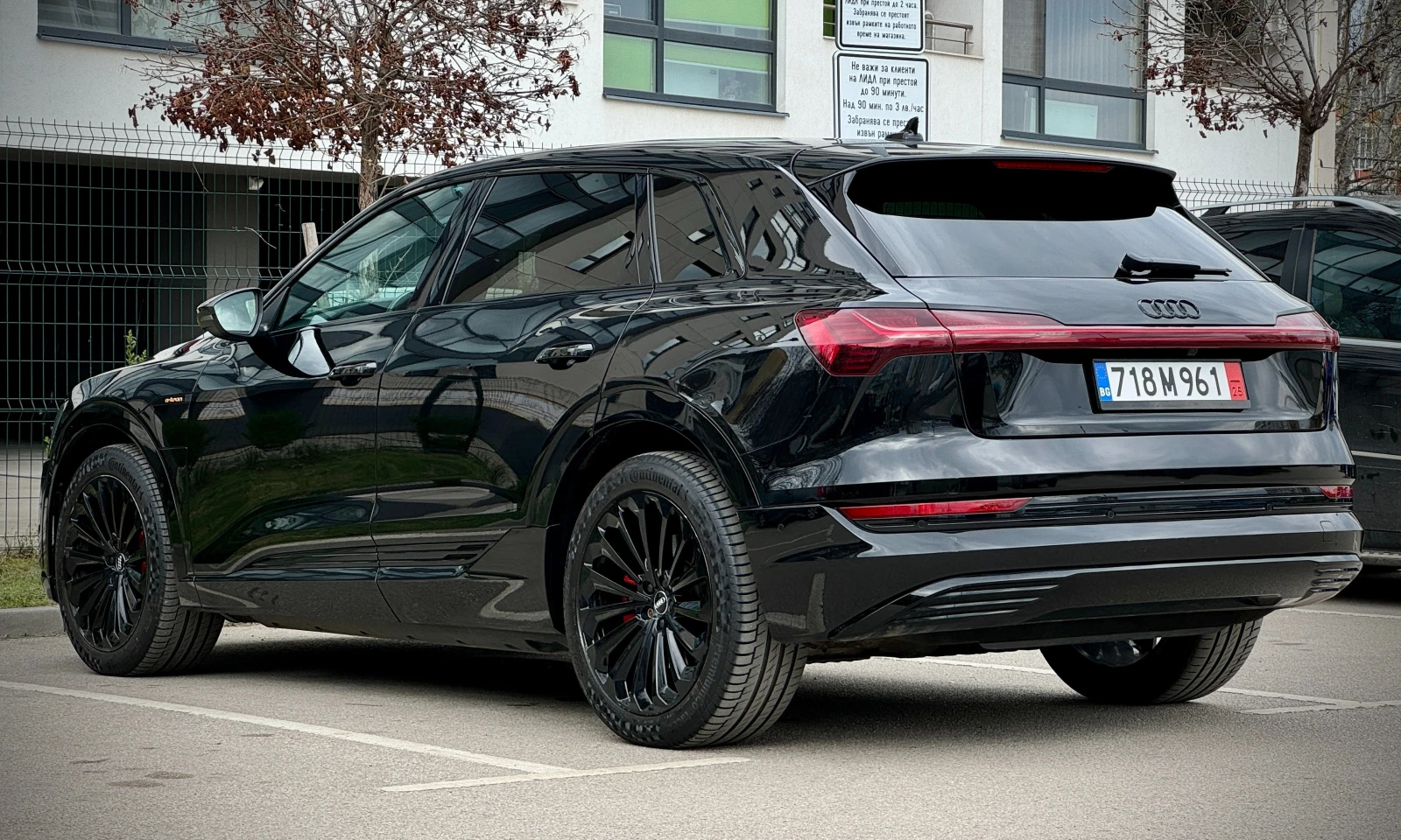 Audi E-Tron 55 S-line / Black Edition / 95kw / Гаранция - изображение 3 | Auto.bg Audi E-Tron 55 S-line / Black Edition / 95kw / Гаранция - изображение 3