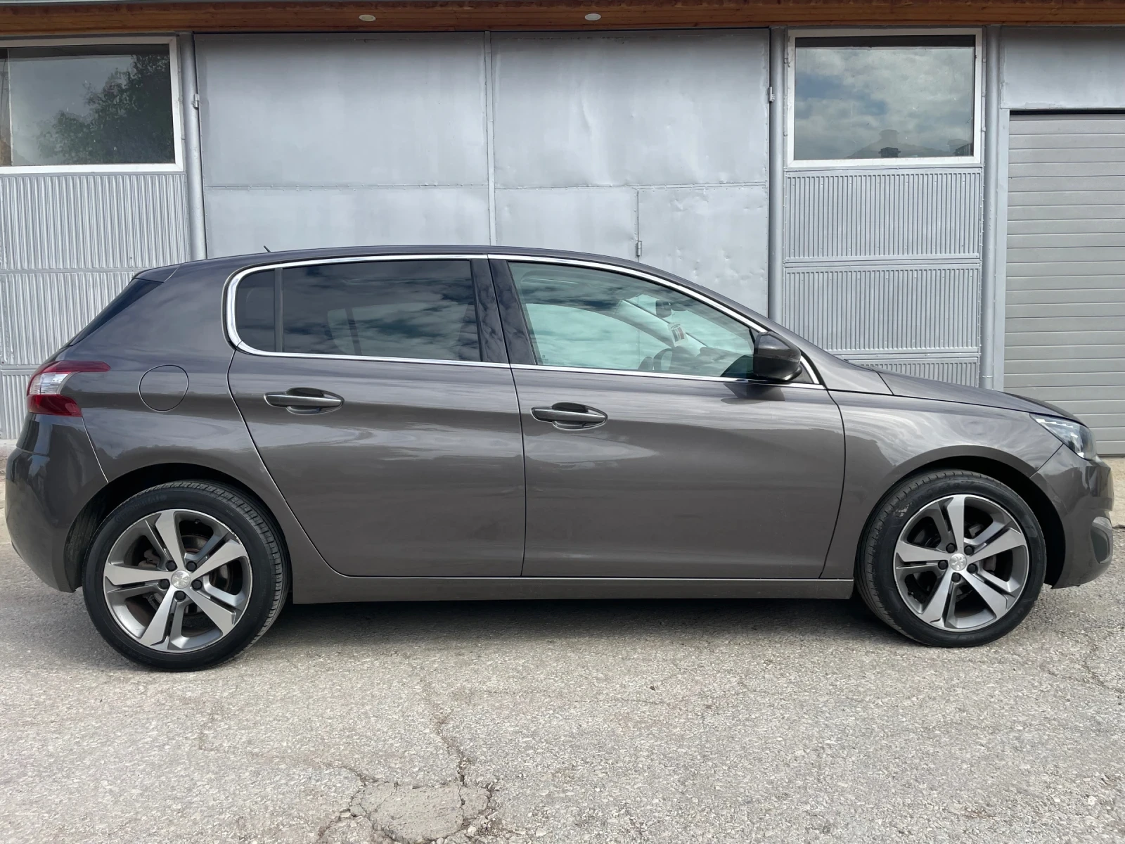 Peugeot 308 1.6HDi 115HP* Панорама* Камера* Дистроник - изображение 4 | Auto.bg Peugeot 308 1.6HDi 115HP* Панорама* Камера* Дистроник - изображение 4