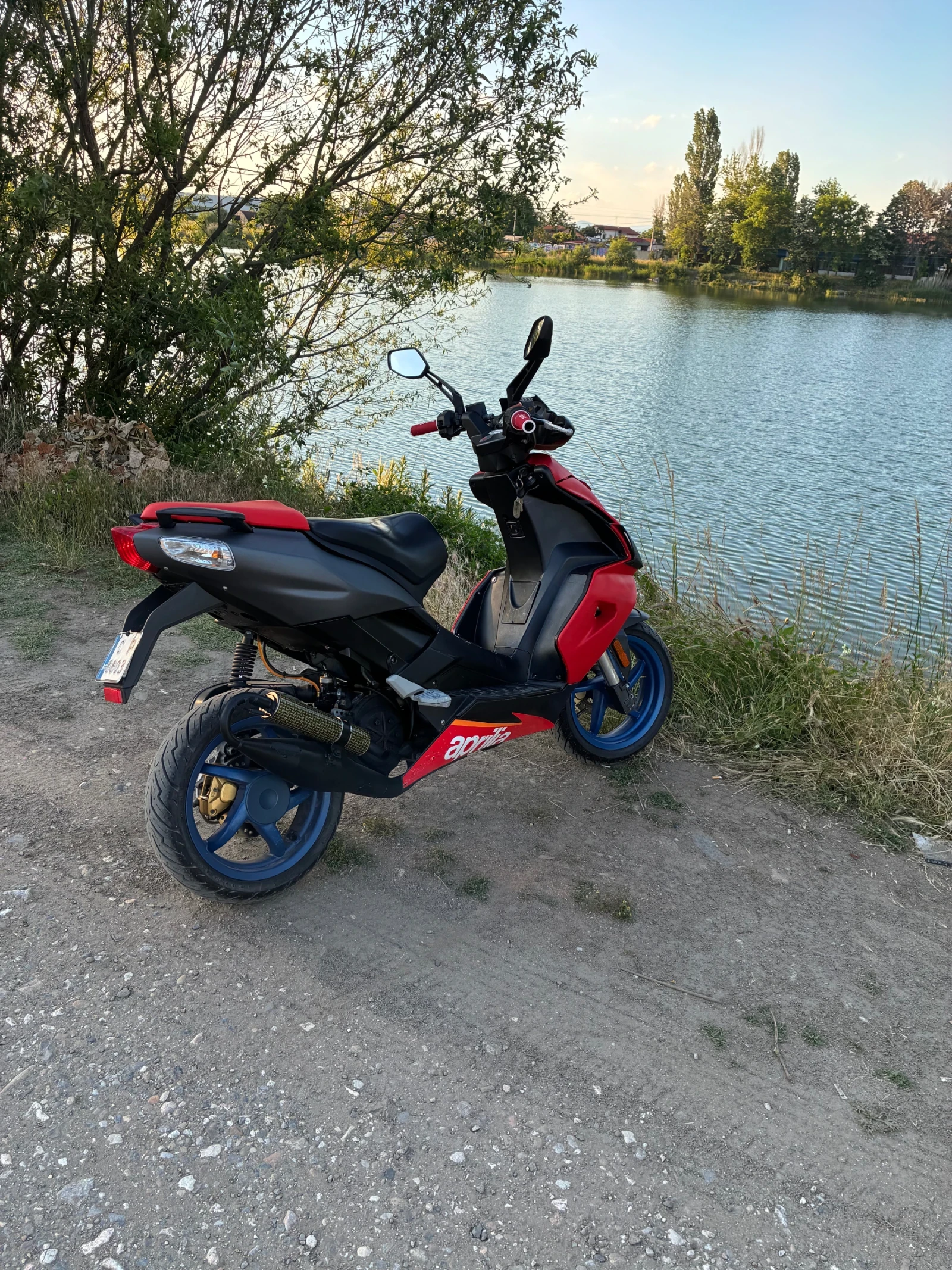 Aprilia Sr undefined | Auto.bg — изображение 1 Aprilia Sr undefined | Auto.bg — изображение 1