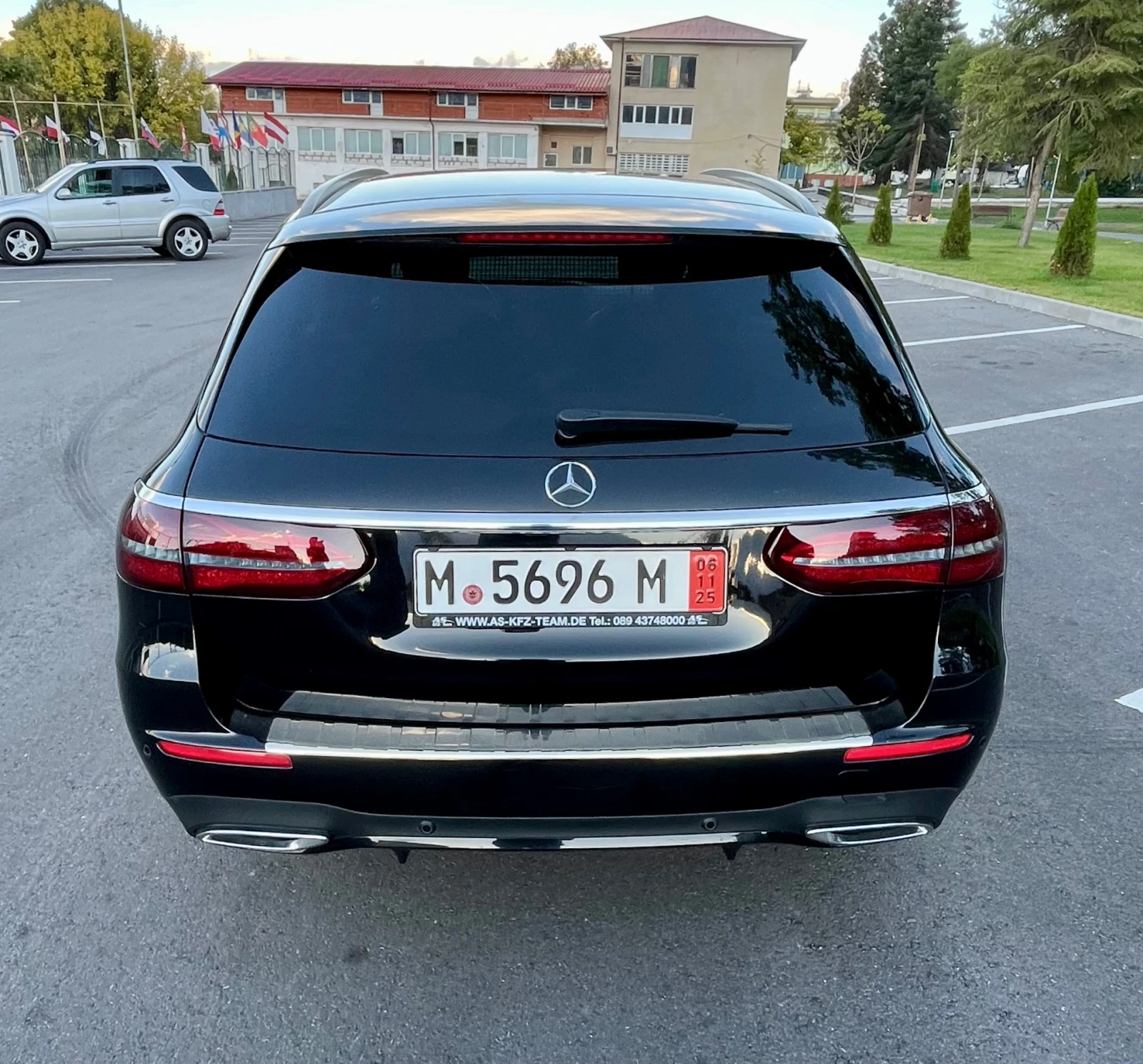 Mercedes-Benz E 400 AMG 4-matic - изображение 5 | Auto.bg Mercedes-Benz E 400 AMG 4-matic - изображение 5