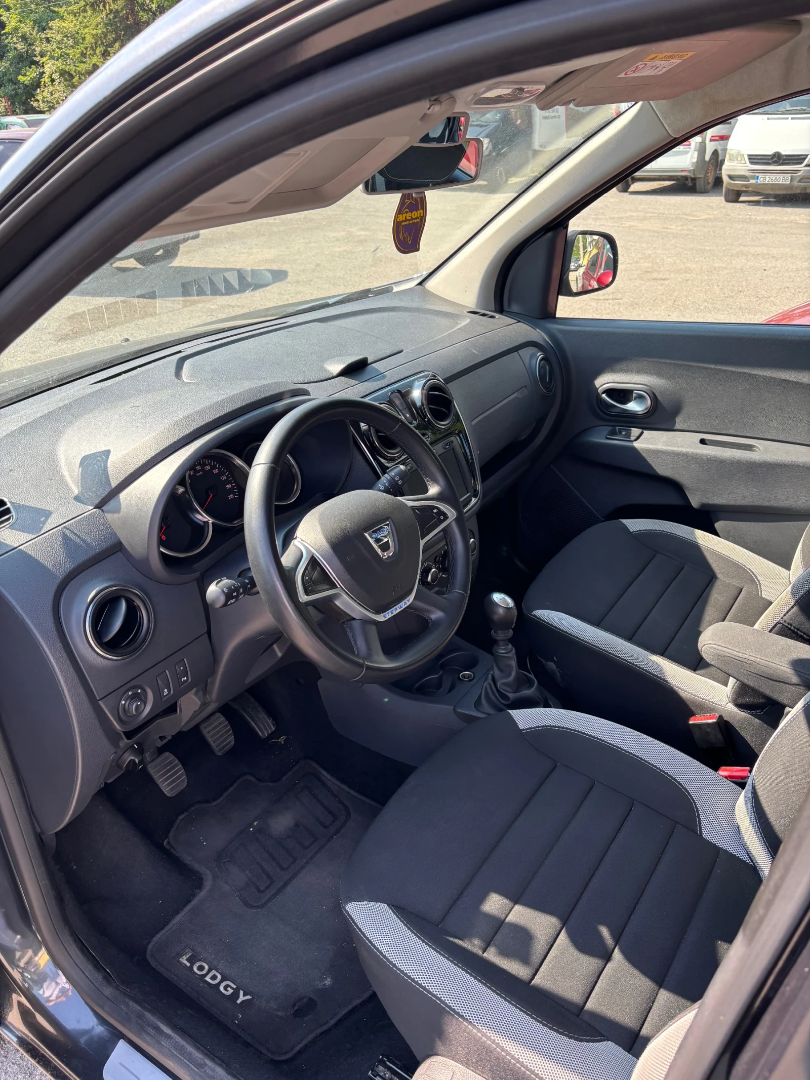 Dacia Lodgy Stepway 1.5 DCI - изображение 7 | Auto.bg Dacia Lodgy Stepway 1.5 DCI - изображение 7