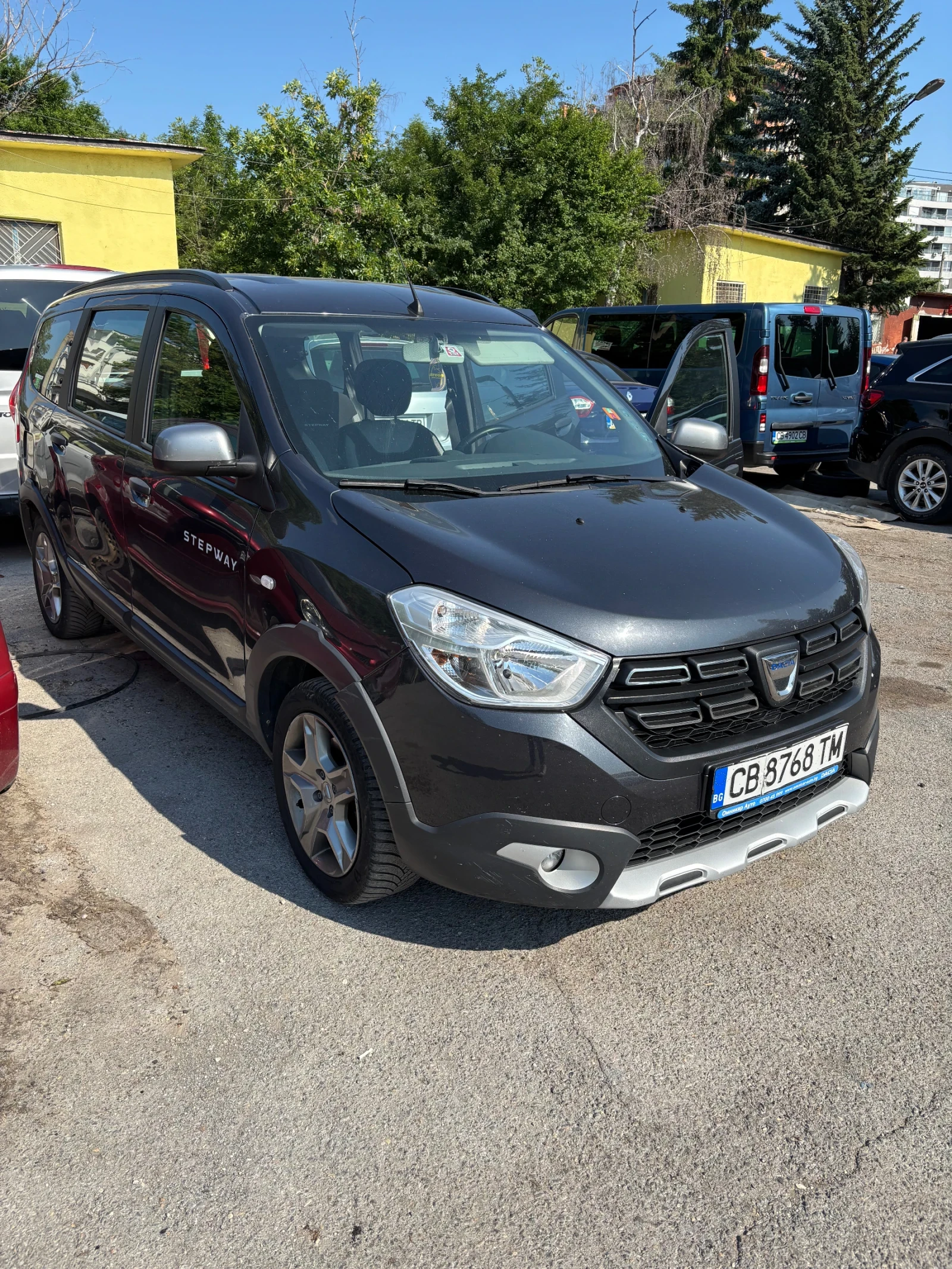 Dacia Lodgy Stepway 1.5 DCI - изображение 5 | Auto.bg Dacia Lodgy Stepway 1.5 DCI - изображение 5
