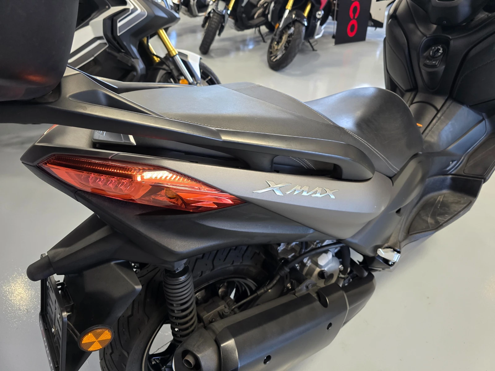 Yamaha X-max 300ie, ABS-TCS, Led, 2017г. - изображение 9 | Auto.bg Yamaha X-max 300ie, ABS-TCS, Led, 2017г. - изображение 9