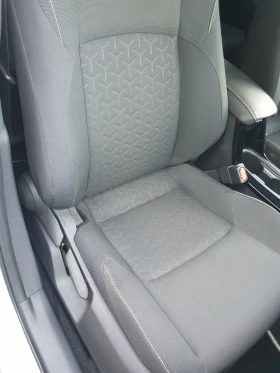 Toyota Corolla 1.8 Hubrud LED NAVI PODGREV KAMERA | Auto.bg — изображение 9 Toyota Corolla 1.8 Hubrud LED NAVI PODGREV KAMERA | Auto.bg — изображение 9