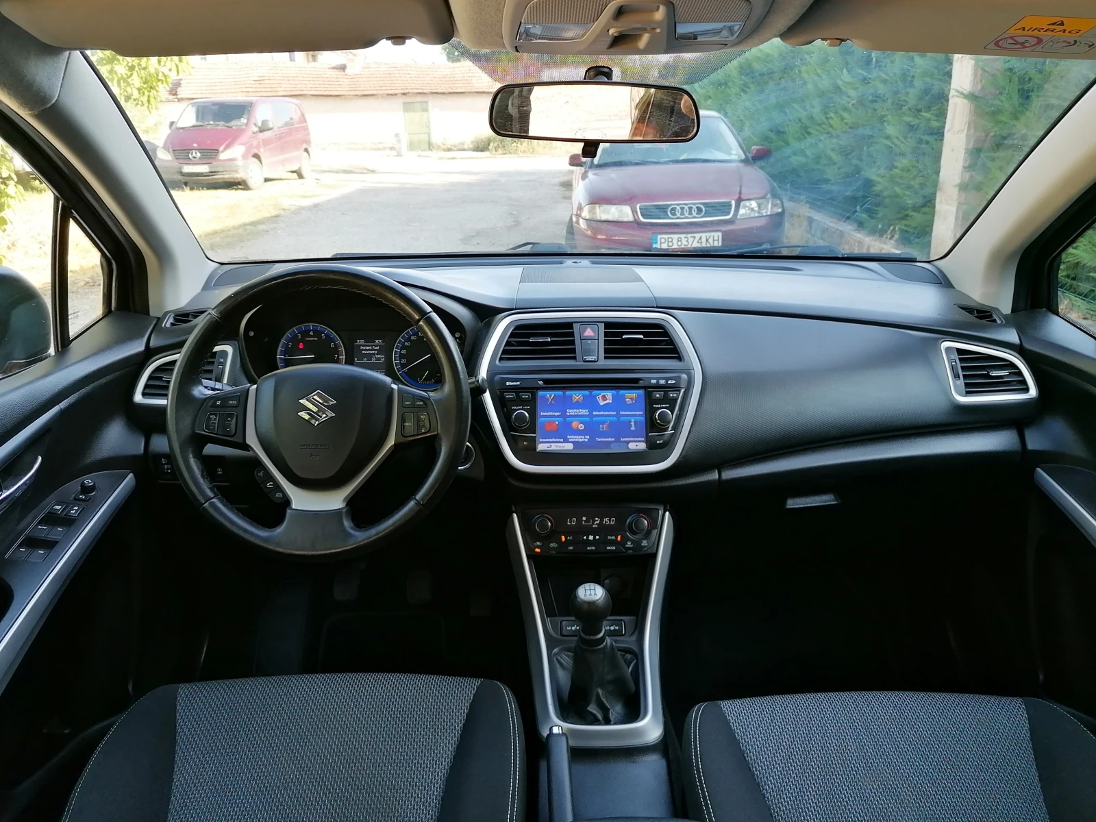 Suzuki SX4 S-Cross 1.6i-Навигация Камера Панорамa KEYLESS-GO - изображение 10 | Auto.bg Suzuki SX4 S-Cross 1.6i-Навигация Камера Панорамa KEYLESS-GO - изображение 10