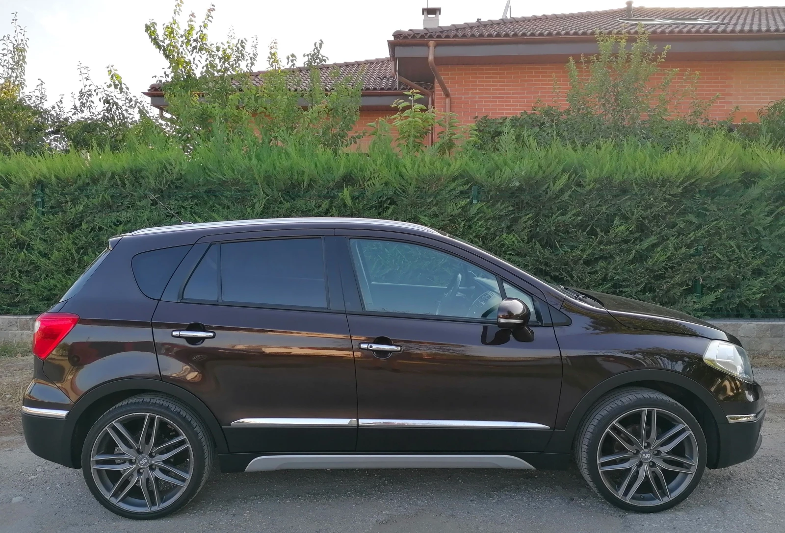 Suzuki SX4 S-Cross 1.6i-Навигация Камера Панорамa KEYLESS-GO - изображение 6 | Auto.bg Suzuki SX4 S-Cross 1.6i-Навигация Камера Панорамa KEYLESS-GO - изображение 6