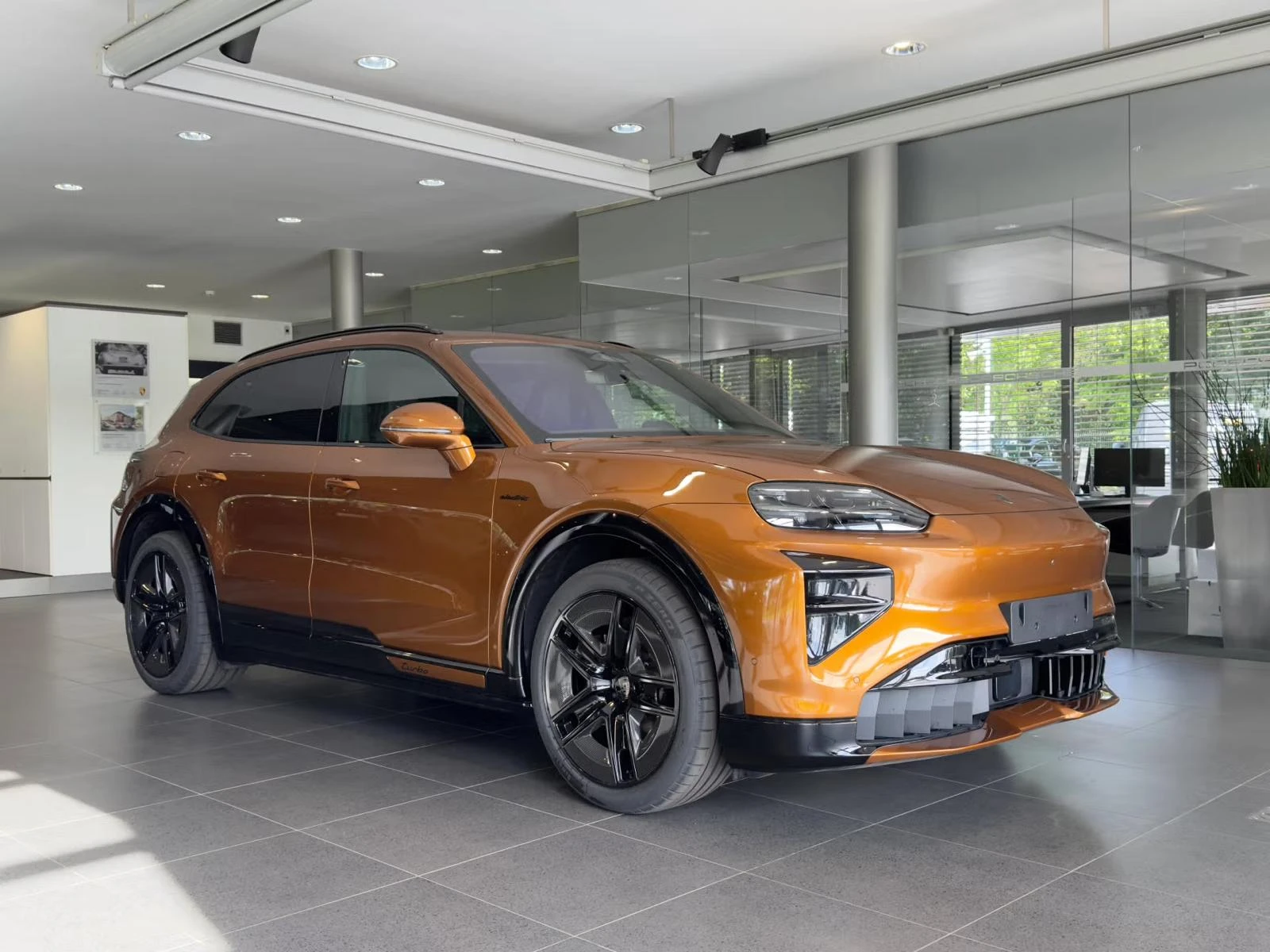 Porsche Cayenne Turbo Burmester HuD | Auto.bg — изображение 1 Porsche Cayenne Turbo Burmester HuD | Auto.bg — изображение 1