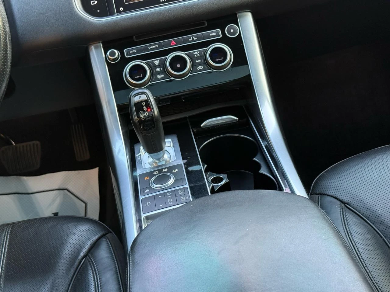 Land Rover Range Rover Sport TD6 HSE / PANO - изображение 10 | Auto.bg Land Rover Range Rover Sport TD6 HSE / PANO - изображение 10