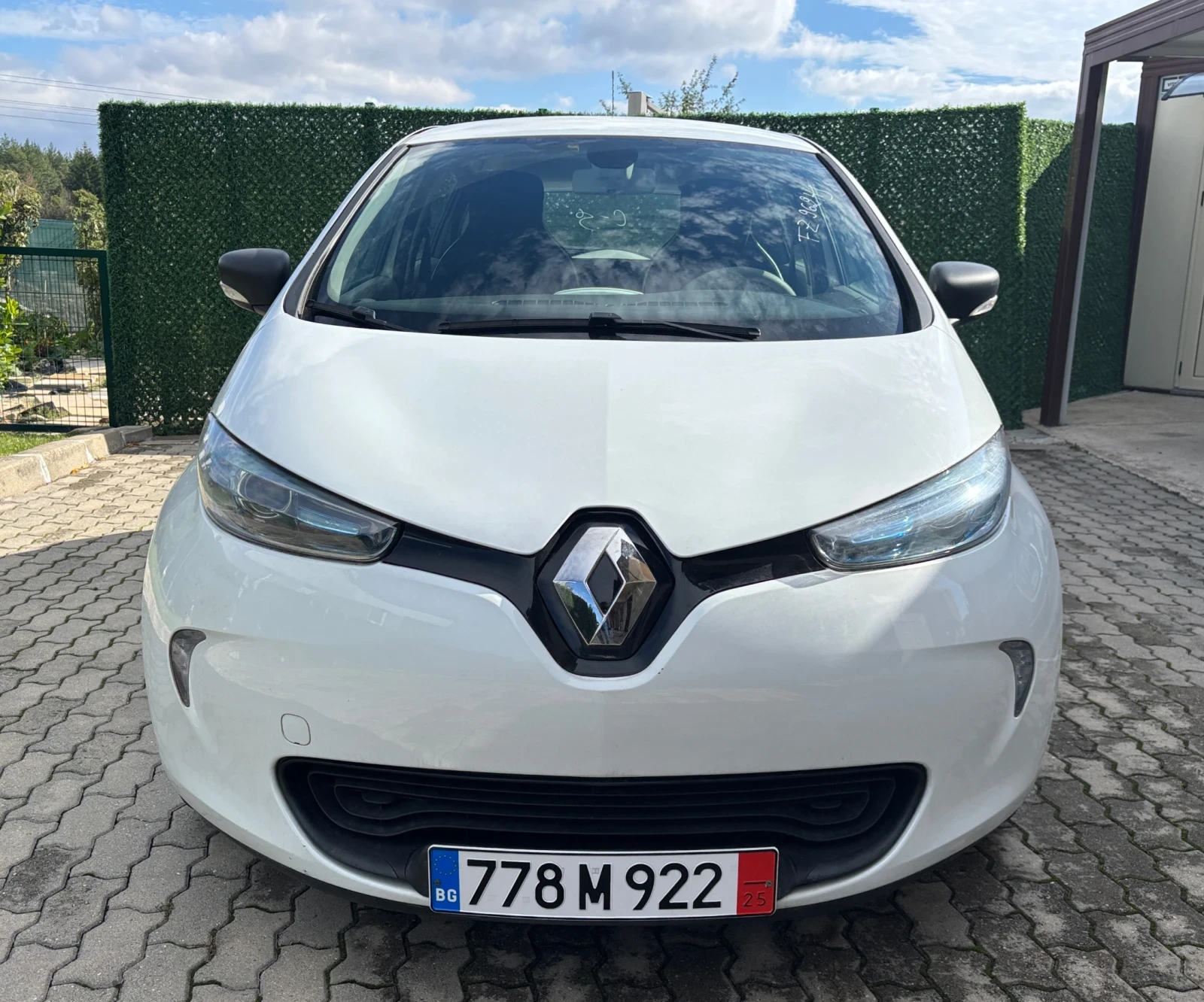 Renault Zoe Life R90 41kWh * 23000 км *  - изображение 2 | Auto.bg Renault Zoe Life R90 41kWh * 23000 км *  - изображение 2